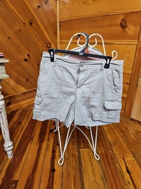 Lee Women's Light Gray Cargo Shorts Size 6